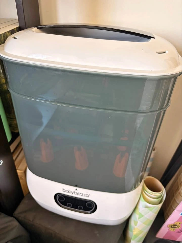 Baby Brezza bottle sterilizer and dryer
