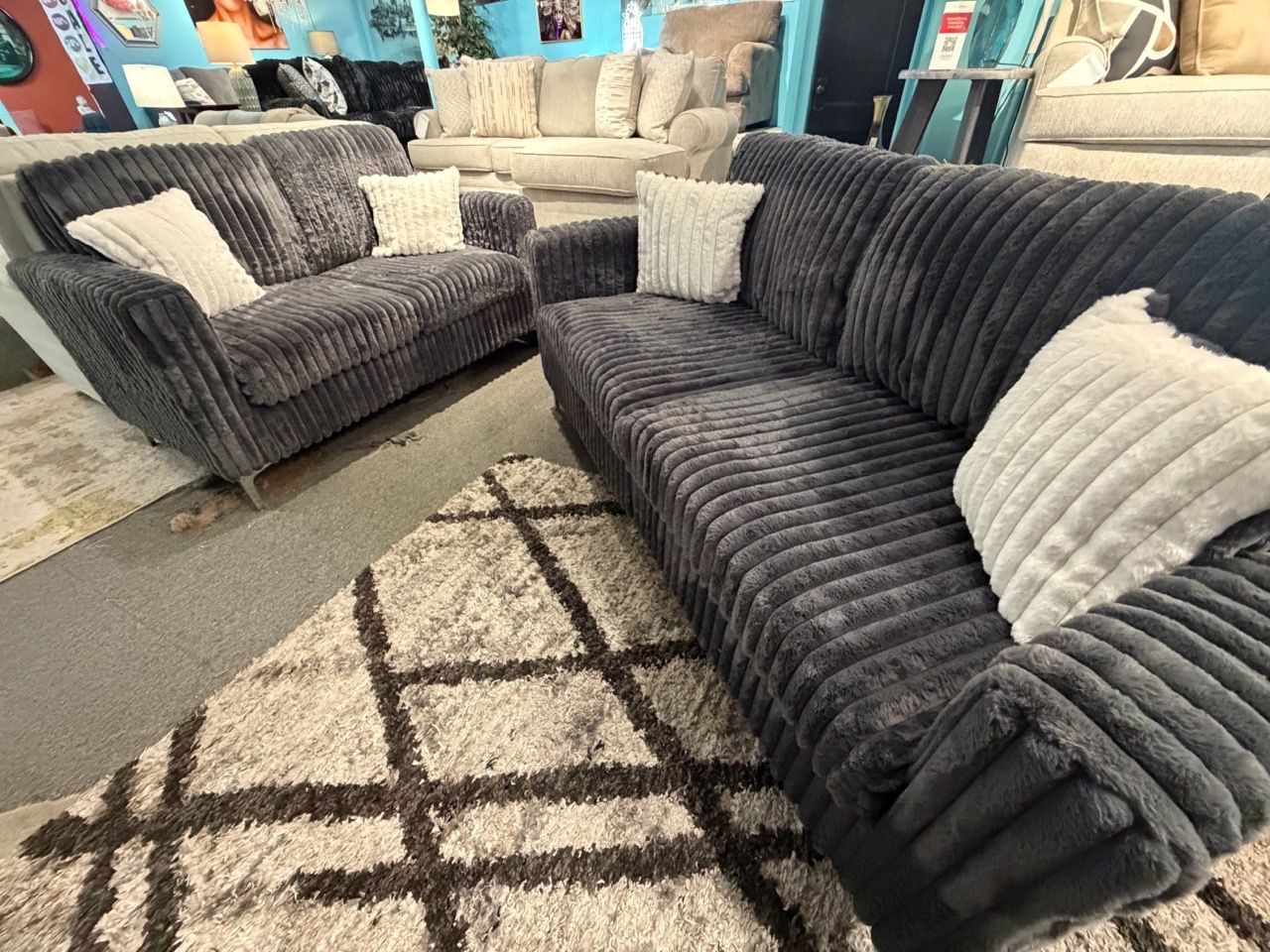 🛋 SOFA & LOVESEAT SET – $588 🔥