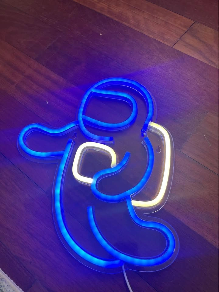 Astronaut and 'No Risk No Rari' LED Neon Signs - photo 2