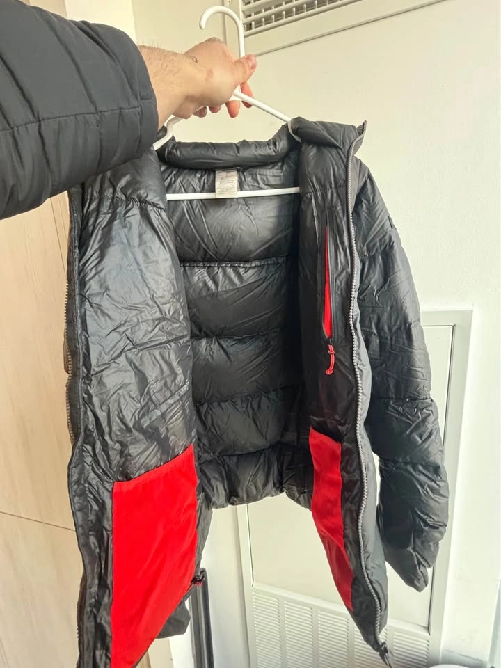 Black Puffer Winter Jacket with Hood Medium Size - photo 3