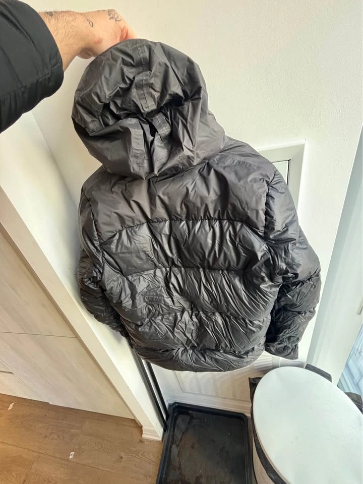 Black Puffer Winter Jacket with Hood Medium Size - photo 4