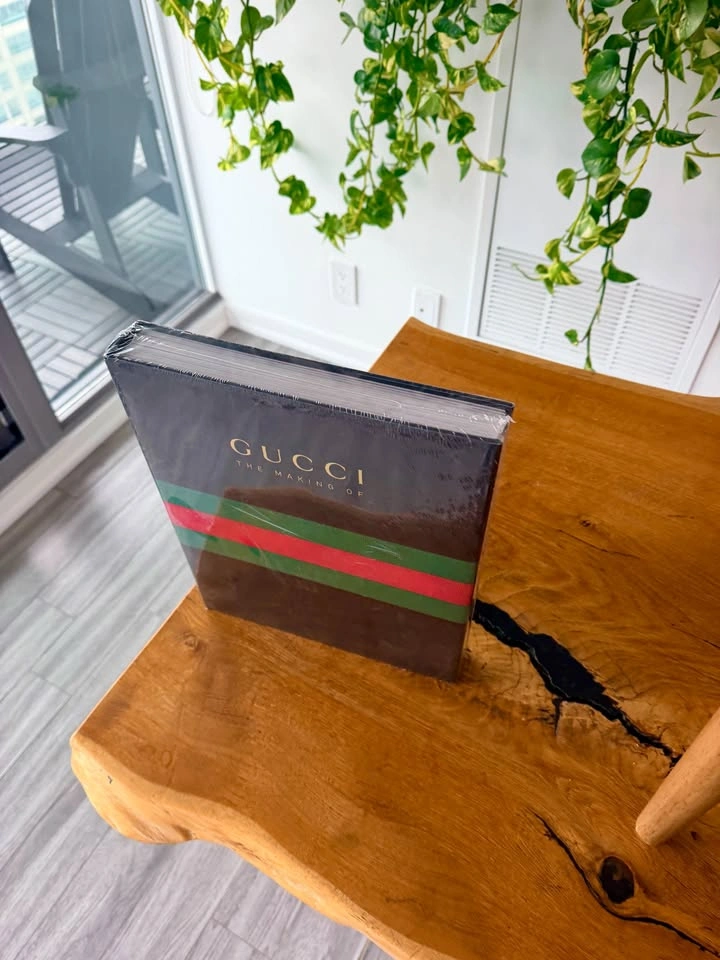 (BRAND NEW, SEALED) Gucci: The Making Of coffee table book - photo 3