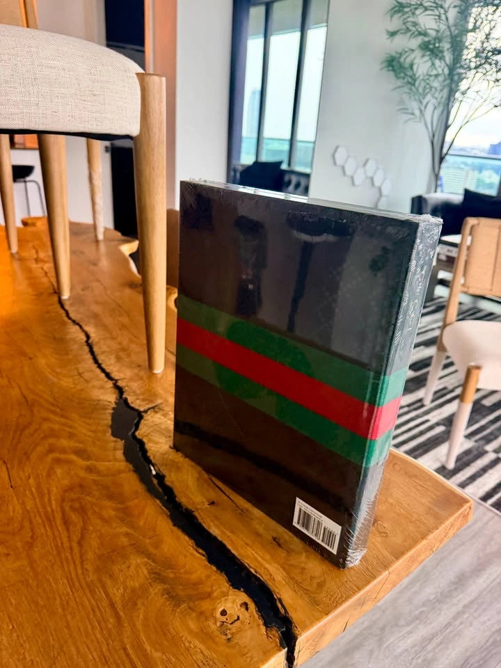 (BRAND NEW, SEALED) Gucci: The Making Of coffee table book - photo 4