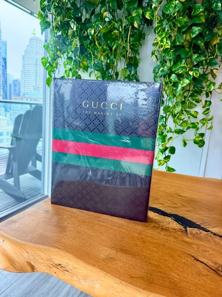 (BRAND NEW, SEALED) Gucci: The Making Of coffee table book - photo 5
