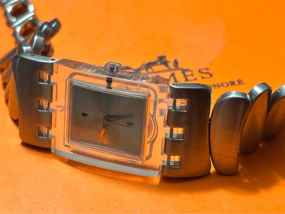 Swatch Square Watch for women, sleek looking, new battery - photo 2