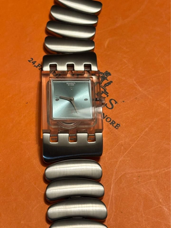 Swatch Square Watch for women, sleek looking, new battery - photo 4