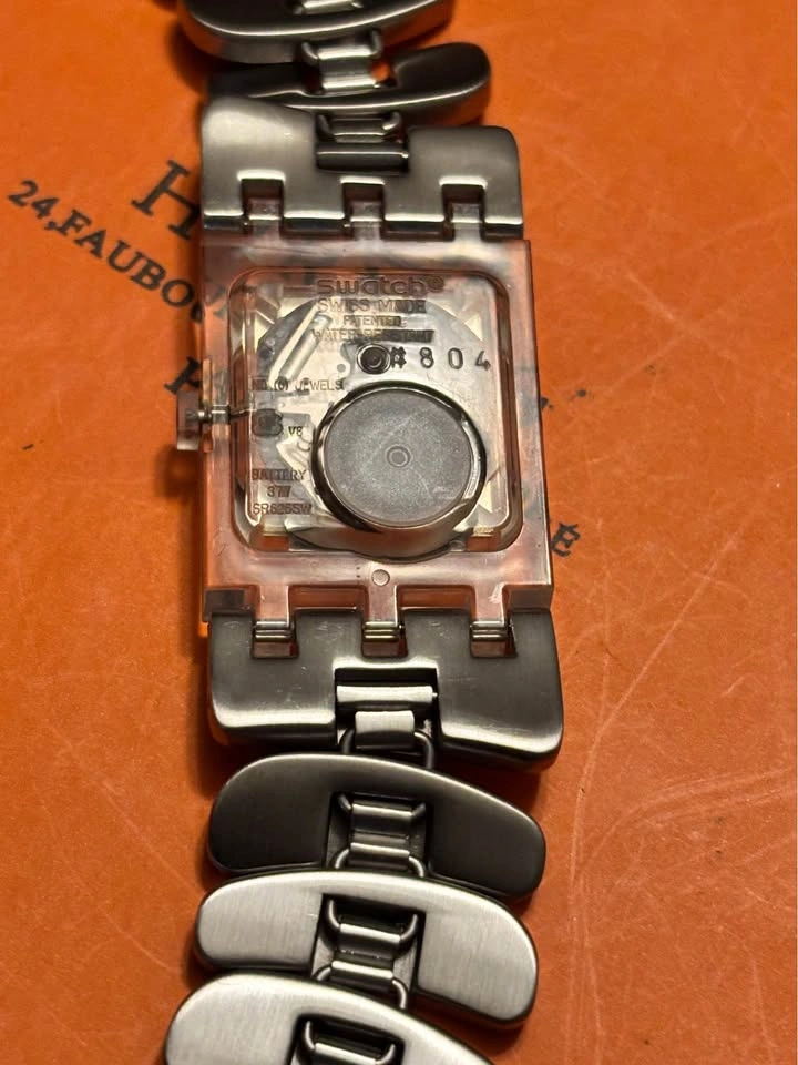 Swatch Square Watch for women, sleek looking, new battery - photo 5