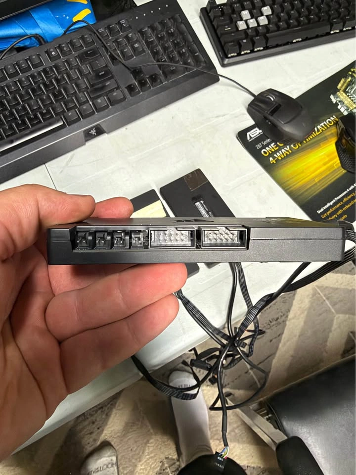 Corsair Commander Pro Digital Fan and RGB Lighting Controller - photo 3