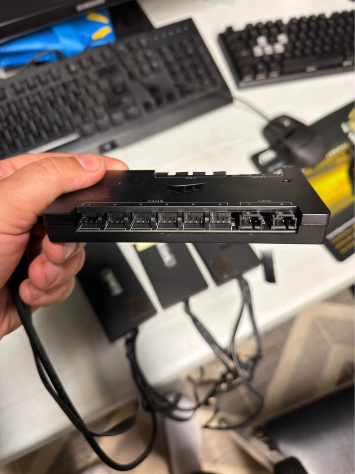 Corsair Commander Pro Digital Fan and RGB Lighting Controller - photo 4