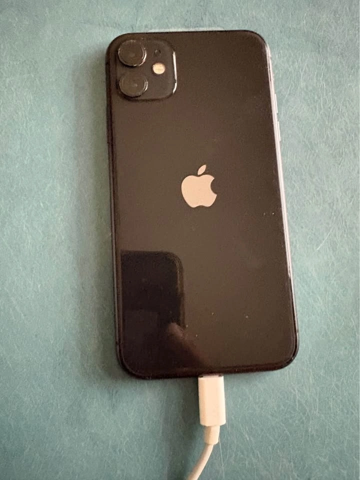 iPhone 11 64GB — NEW BATTERY + NEW SCREEN — Unlocked $229 OBO - photo 2