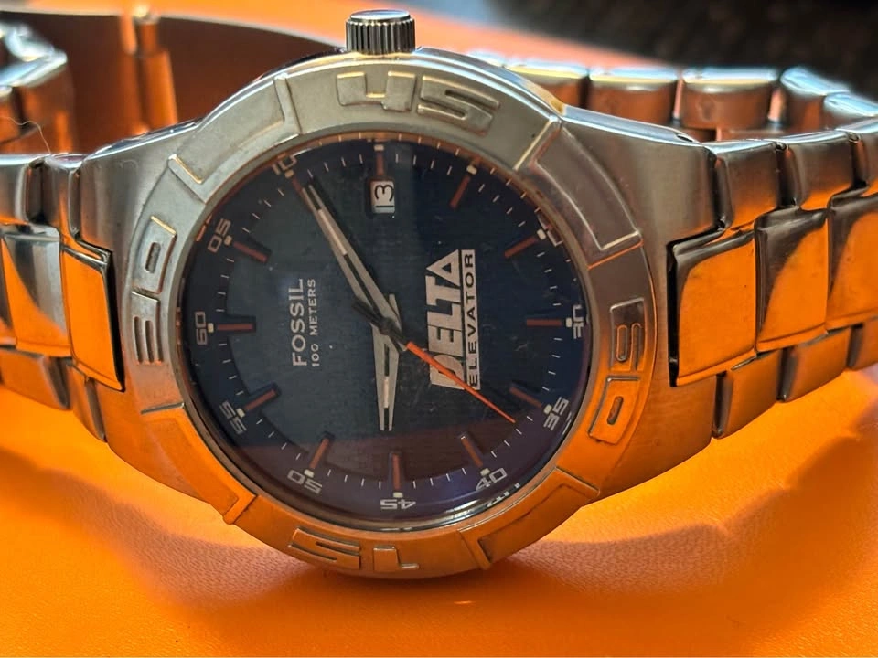 Fossil custom Delta Elevator divers watch with date function - photo 3