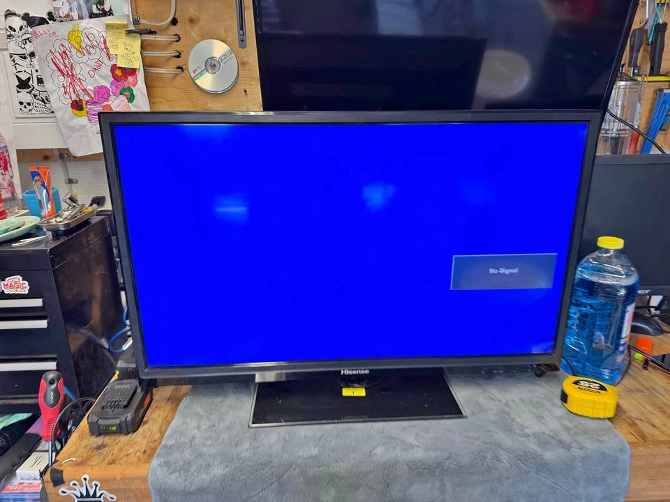 Hisense 32D20 LED LCD 32inch tv (no remote )