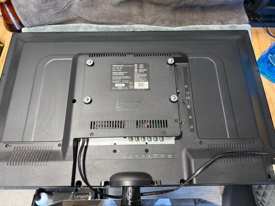Hisense 32D20 LED LCD 32inch tv (no remote ) - photo 3