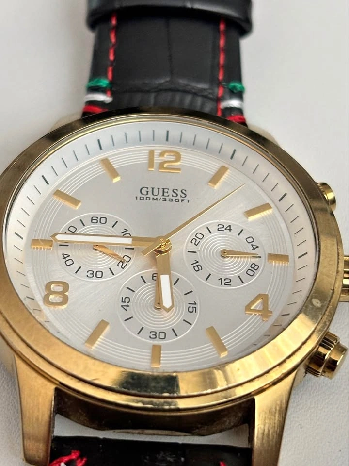 Guess U11059G1 Chronograph Watch, new battery, new leather strap