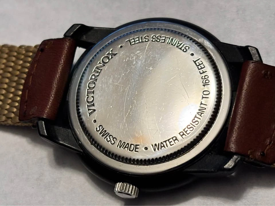 Victorinox Swiss army watches. New battery, leather and canvas k - photo 3