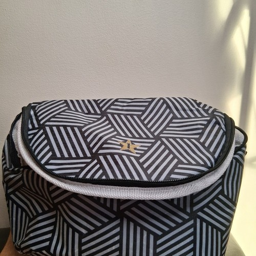 Balanced Day Lunch Box Black and White Geometric Patterned Bag
