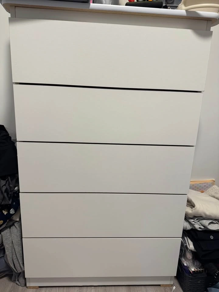 5 Drawer Dresser- Price Negotiable