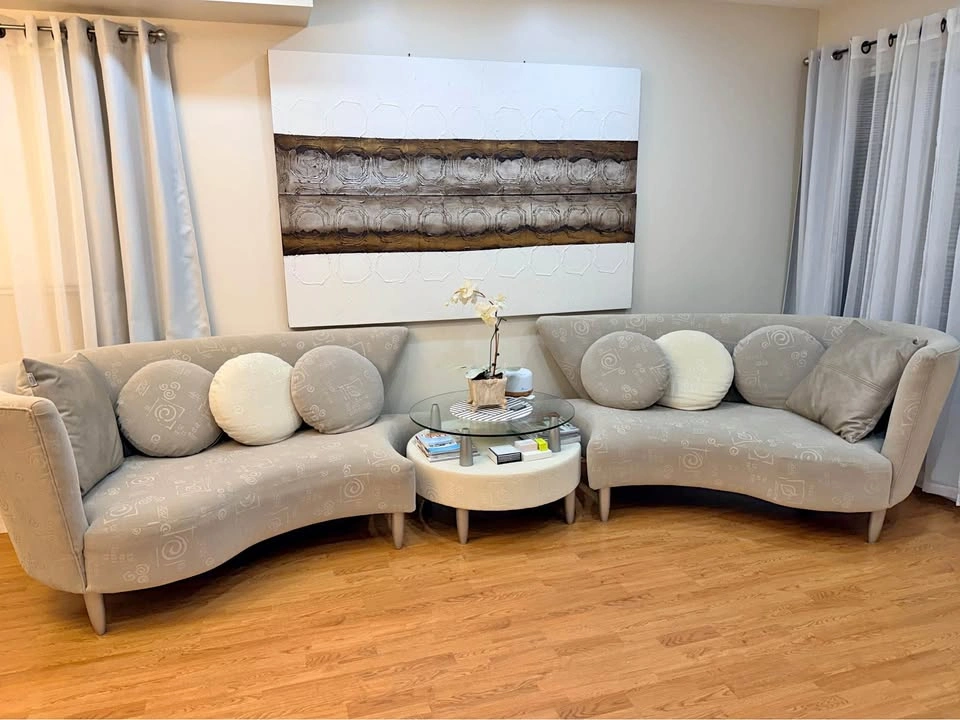 Natuzzi Sofa set (microfiber material) with matching table