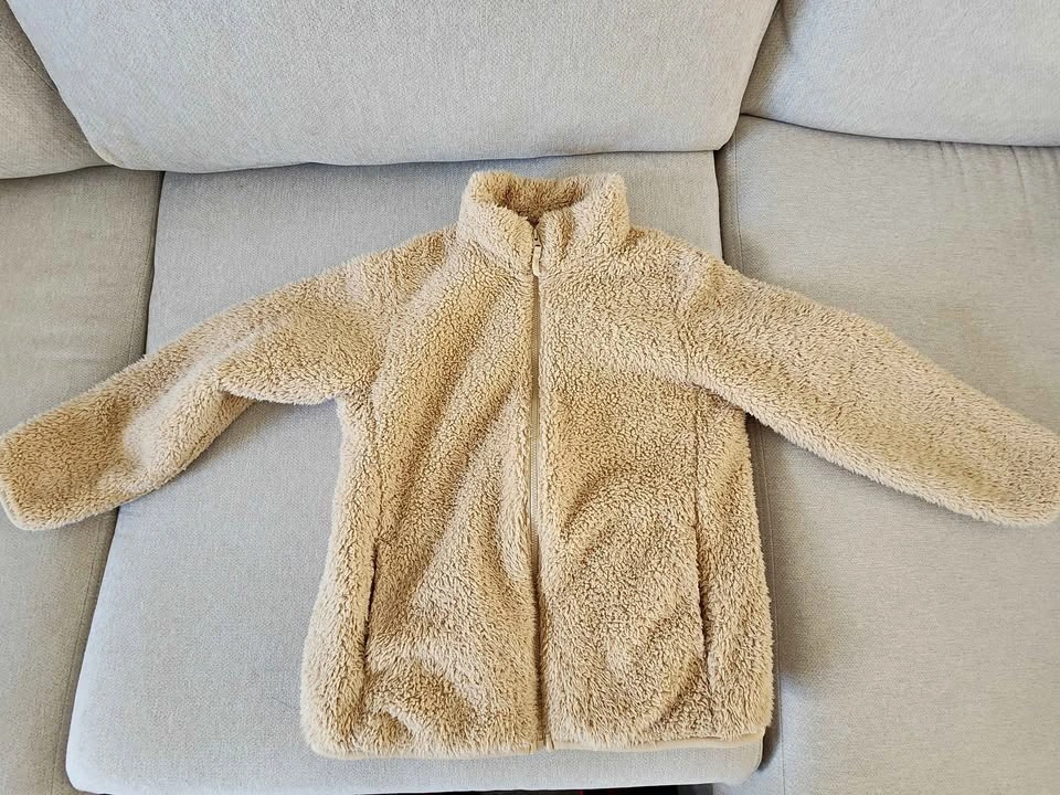 Uniqlo fleece jacket size 140