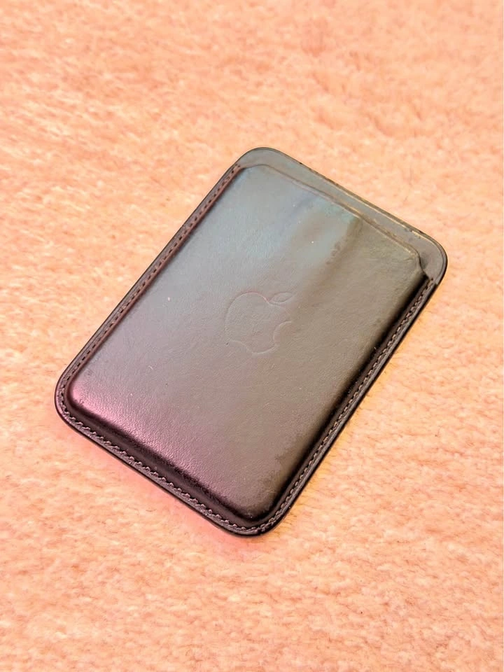 Apple iPhone FineWoven MagSafe wallet