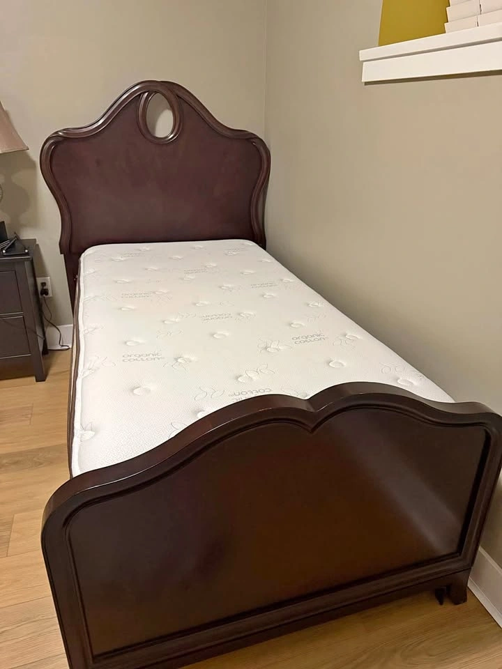 High quality solid Wood Twin Bed with mattress
