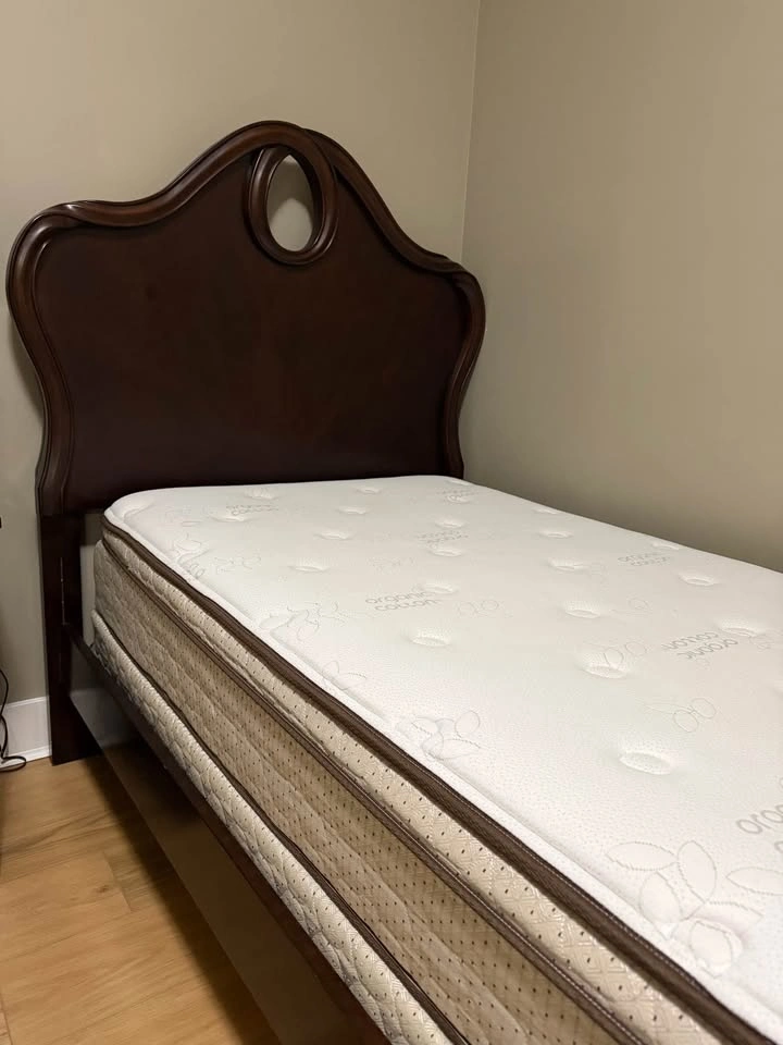 High quality solid Wood Twin Bed with mattress - photo 2