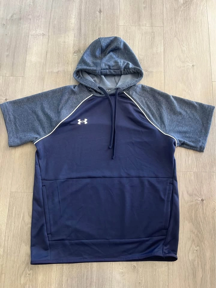 Under Armour Short Sleeve Hoodie M