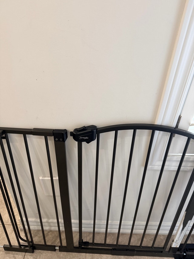 Regalo Home Accents Super Wide Safety Gate - photo 3
