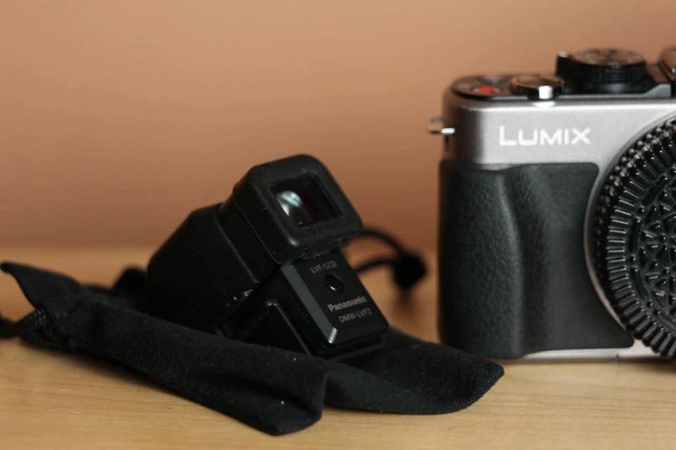Panasonic Lumix GX1 + Accessories - photo 2