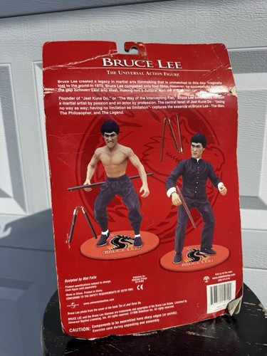 Sideshow Inc. Bruce Lee Universal Action Figure w/ Nunchaku & St - photo 2