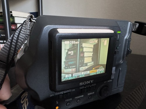 Sony Mavica MVC-FD200 2.0MP Compact Camera 3x/6x Zoom - photo 2