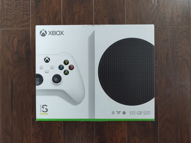 (Delivery) Xbox Series S w/games