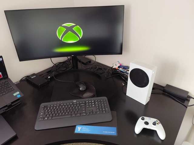 (Delivery) Xbox Series S w/games - photo 2