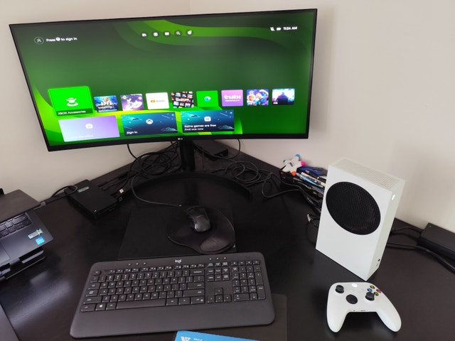 (Delivery) Xbox Series S w/games - photo 3