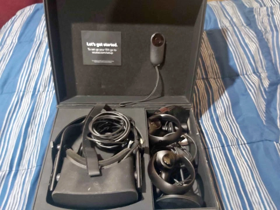 Oculus Rift + Extra Accessories / Controllers