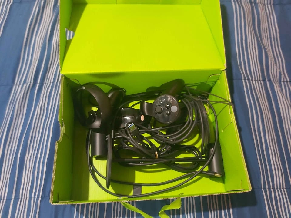 Oculus Rift + Extra Accessories / Controllers - photo 4
