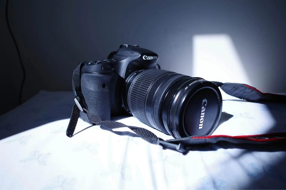 Canon EOS 60D DSLR Camera with 18-200mm Lens