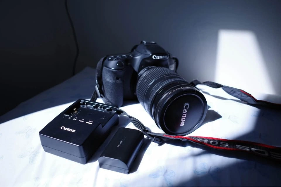 Canon EOS 60D DSLR Camera with 18-200mm Lens - photo 2