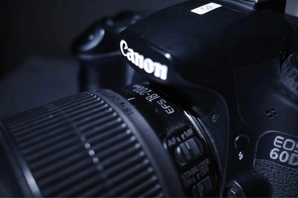 Canon EOS 60D DSLR Camera with 18-200mm Lens - photo 4