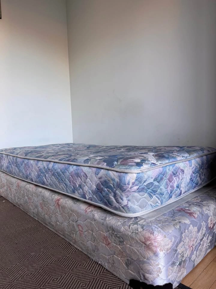 Spring Mattress and Box Spring Set Sealy - photo 3