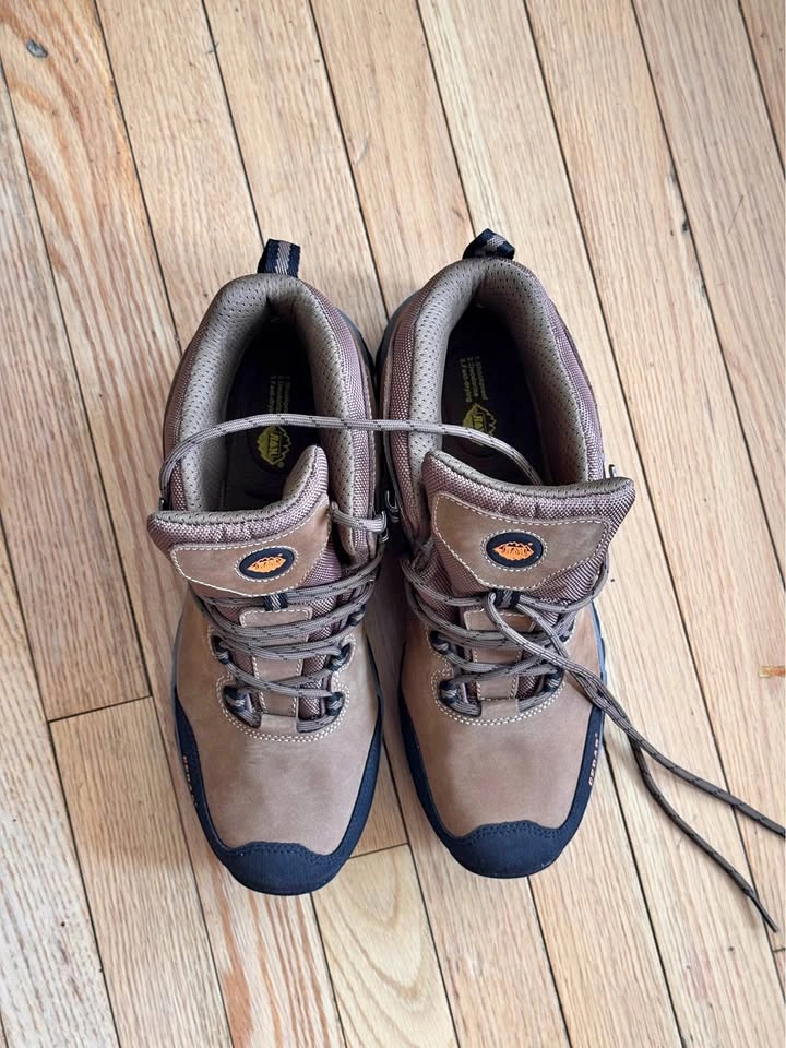 RAN Cedar Waterproof Hiking Boots (Mens 9.5)