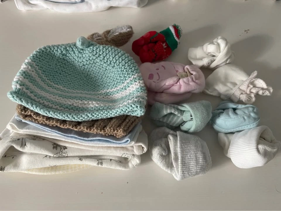 100+ Newborn/Infant Clothes & Accessories (0-3 mo) - photo 5