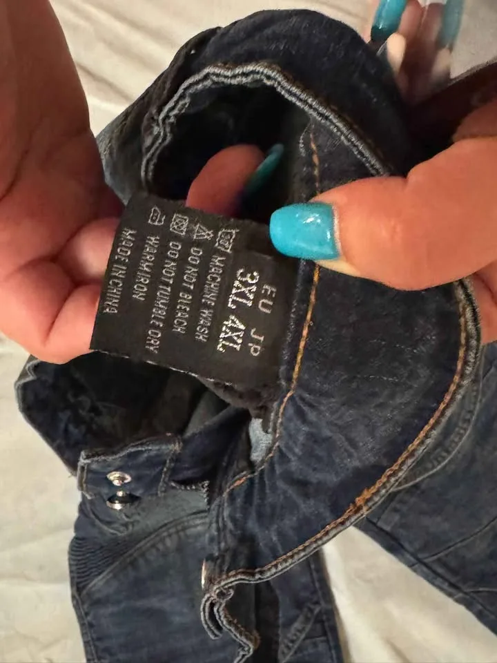 Size 2XL – Brand New Men's Moto-Style Cargo Jeans – Asking $25 image indicator(4)