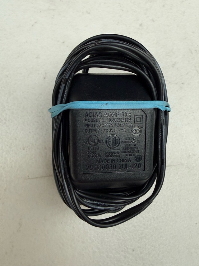 AC/AC Adaptor Model U060030A12V 6V 0.3A - photo 2