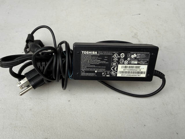 Toshiba AC/DC Adapter PA3917E-1AC3 19V 3.42A - photo 2
