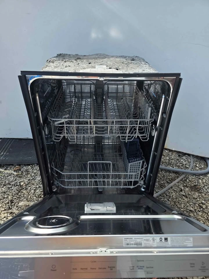 Samsung 24" Stainless Steel Dishwasher For Sale - photo 4
