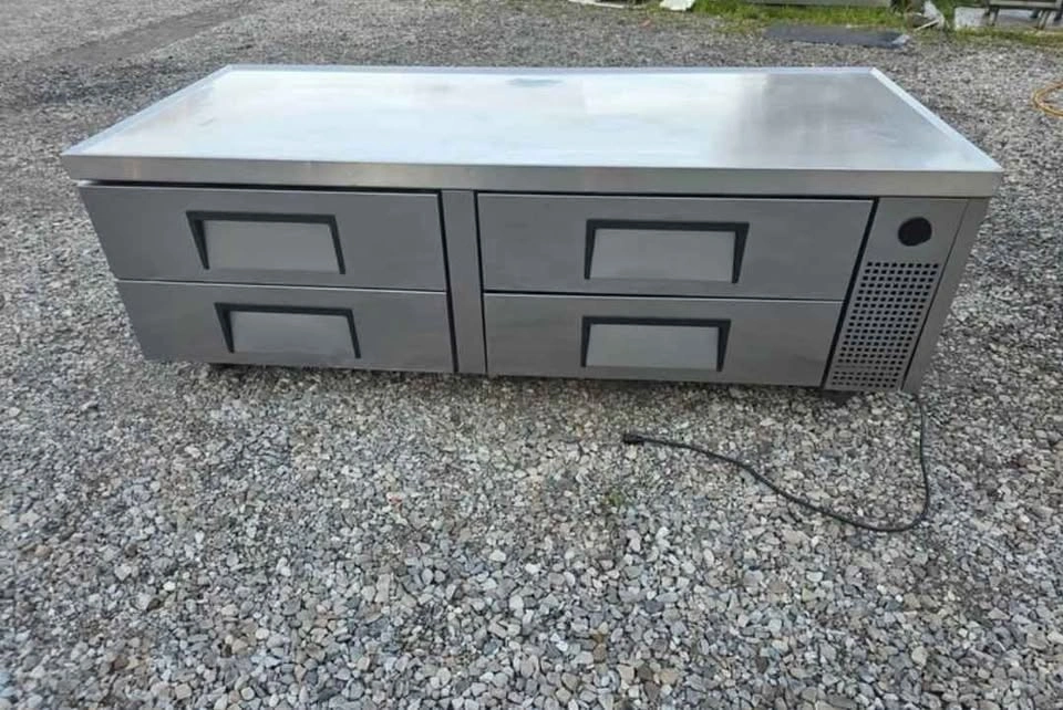 True TRCB-72 Refrigerated 72" Chef Base - Fits 4" Deep Pans - photo 2