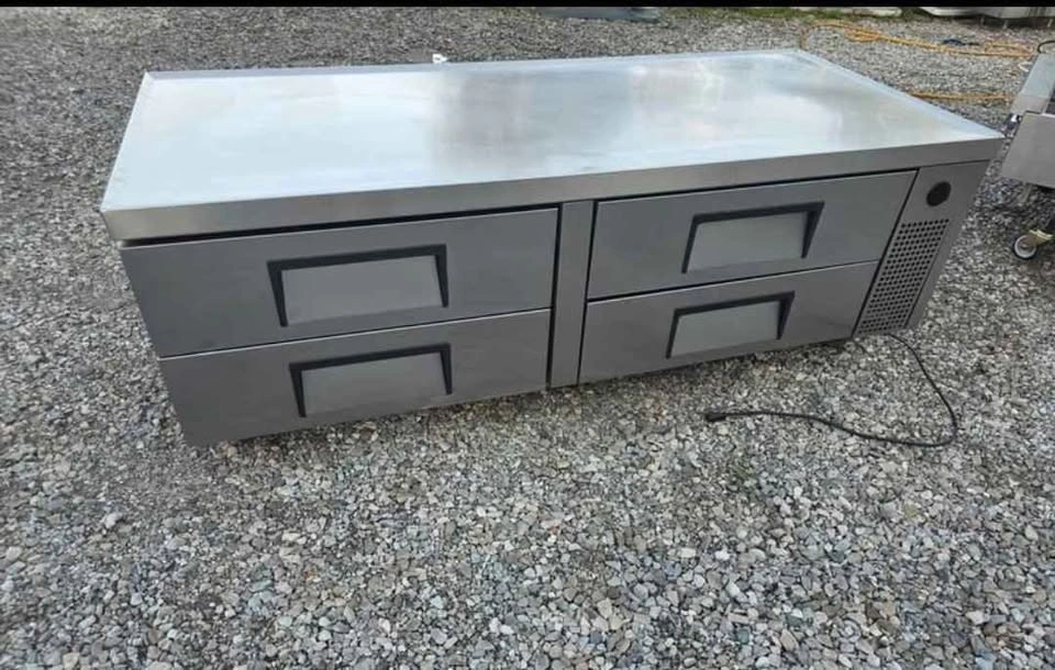 True TRCB-72 Refrigerated 72" Chef Base - Fits 4" Deep Pans - photo 3