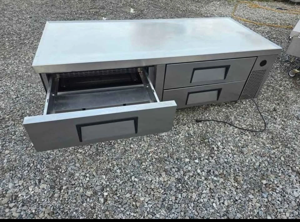 True TRCB-72 Refrigerated 72" Chef Base - Fits 4" Deep Pans - photo 4