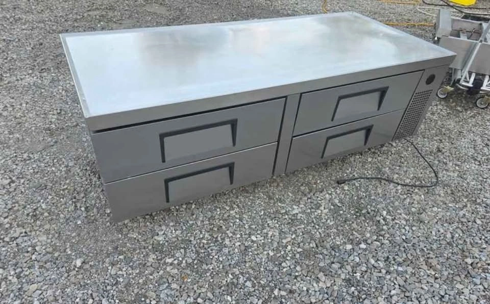 True TRCB-72 Refrigerated 72" Chef Base - Fits 4" Deep Pans - photo 5